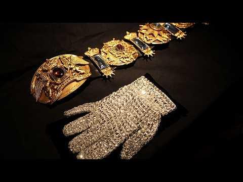 Michael Jackson’s iconic glove goes under the hammer